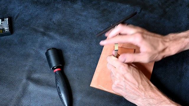 Прижим для извлечения пробойников в действии