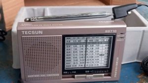 Tecsun R-9710 AM/FM/SW radio receiver outdoor test.