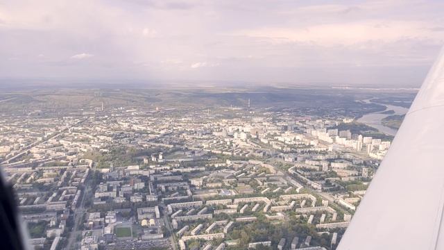 Полет над Новокузнецком на 4-местном самолете. смотреть онлайн