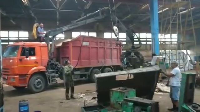 Смотри! Вывоз металлолома! С территории завода в Ростове!