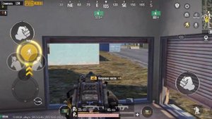 открыли зелёную дверь и белую дверь на первой карте в PUBG MOBILE METRO ROYAL