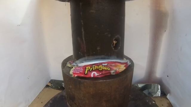 Гидравлический пресс vs принглс чипси смотреть онлайн