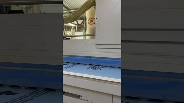Кромление PUR клеем.