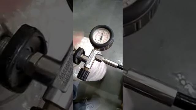 Filling ScubaTank Using Bauer Air Compressor смотреть онлайн