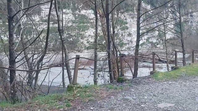 САМЫЙ ЛЕГКОДОСТУПНЫЙ ВОДОПАД В СОЧИ ( МОЖНО С ДЕТЬМИ) И ЧИСТЕЙШАЯ ГОРНАЯ РЕЧКА. ЖАРИМ ШАШЛЫКИ