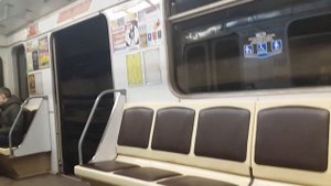 Поездка в минском метро с открытыми дверями