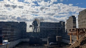 Строим дом из арболита.
Закончили 12 ряд.
Выпуск №14