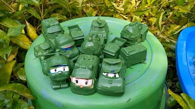 Membersihkan Mainan Robocar Poli, Helly, Amber, Poli. смотреть онлайн