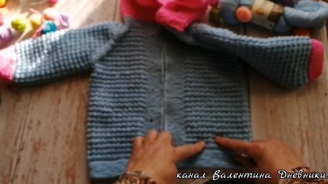 364 Связала детскую кофточку из двух цветов пряжи. осталось сделать ВТо и пришить пуговицы.