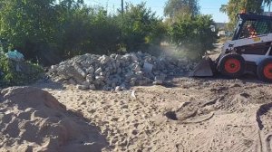 Вывезли наконец остатки старого дома.