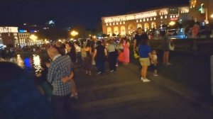 🇦🇲 Переполненные улицы в центре Еревана. Шоу поющих фонтанов на площади Республики.