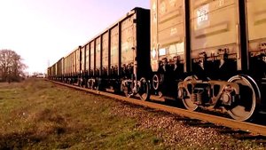 2ТЭ116-1476 и 2ТЭ116УД-055 с грузовым поездом