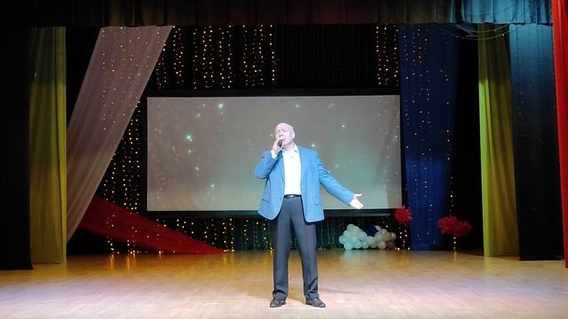 Песня "В городском саду" в исполнении Евгения Семенова