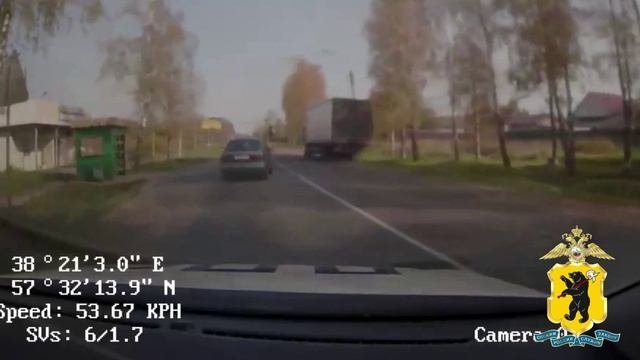 Ярославские полицейские в ходе погони остановили иномарку, которой управлял несовершеннолетний