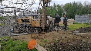 Пробурили скважину. Доделали гараж. Качаем мёд.