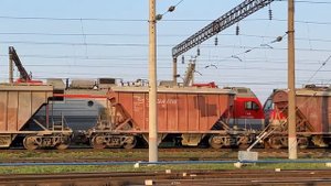 «Грузовой 🤬» ЧС4Т с перегоняемыми электровозами ЭП1М-???-764-742.