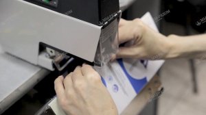 Установка скрепок вручную на брошюрах формата А6 с помощью Rapid 106