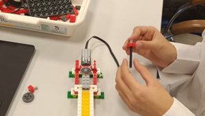 Сборка конструктора из LEGO education WeDo "крокодил"