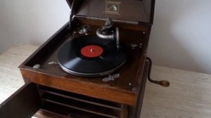 His Master Voice Model 103 Grand Table