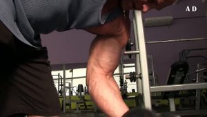 Как накачать большую грудь,  бицепс Михаил Малек тренировка бодибилдинг