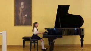 Викуля (8 лет) играет на фортепиано 😍