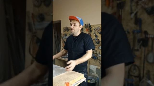 Почему закипает эпоксидная смола ?