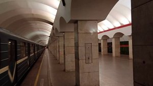 Санкт-Петербург, станция метро Лесная, электропоезд Ем501