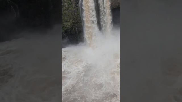 Dangerous descent from the waterfall. Опасный спуск с водопада