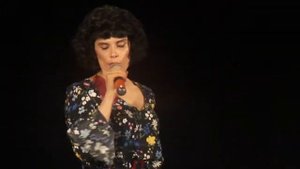 Соло Монова : выступление вместе со зрителем из зала