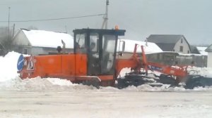 Грейдер застрял в снегу  .Вторая часть.