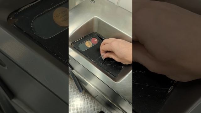 Going to Montmartre Paris #montmarte #dali #paris смотреть онлайн