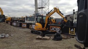 Мини-экскаватор JCB 8035 ZTS. Смена навесного оборудования.