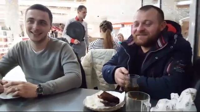 В кафе