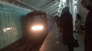 метросостав тису 012 Метростроителей Ващенка Алексеевская ветка метро Харькова