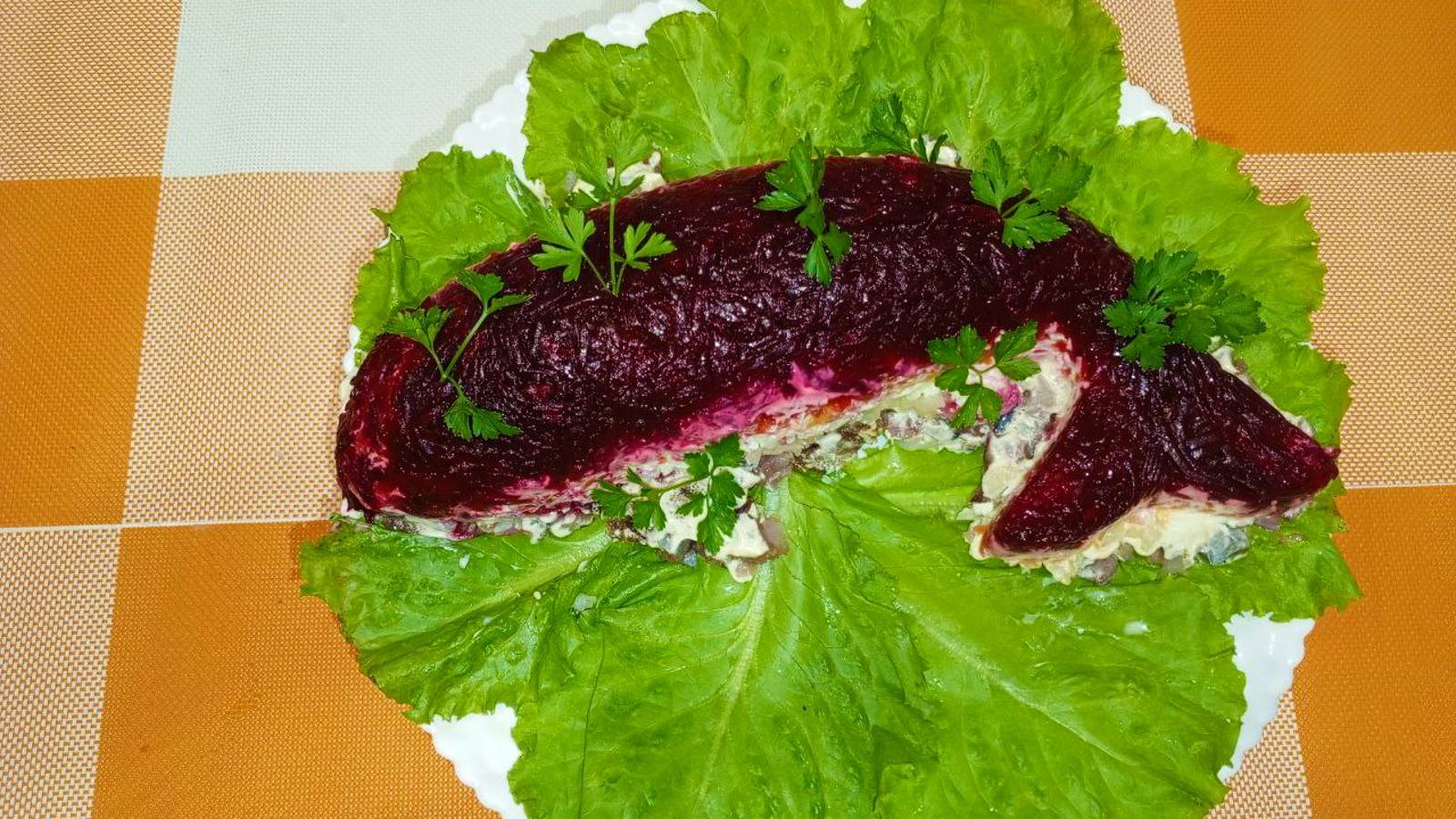 Удивила всех гостей, приготовила салат Селёдка под шубой в виде рыбы: вкусный и оригинальный рецепт