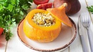 🍲 Как приготовить фаршированную тыквы? - запекаем тыкву с перловкой и баклажанами целиком в духовке