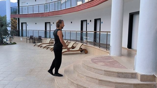 Упражнения на лестнице для здоровья позвоночника и всего организма смотреть онлайн