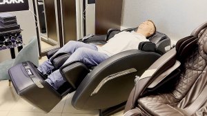 Массажное кресло OSARI Comfort 4D пример с пользователем