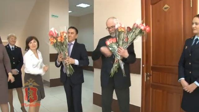 Выставка картин для женщин-полицейских в ГУ МВД России по Красноярскому краю смотреть онлайн