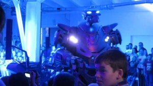 Бал роботов, Titan Шоу, робот титан 4