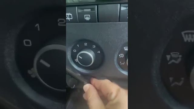 Новая Нива... В автосалоне АвтоВАЗа... Коробка - механика! ... 🚨