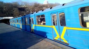 "фотопоезд Киевского метро" номерной 81-714/717 №2753 станция метро Днепр