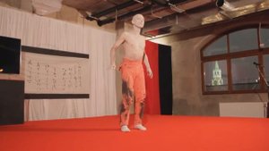 Танцует Кацура Кан