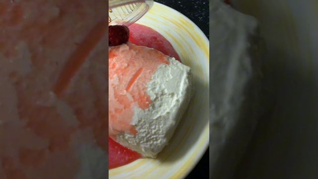 ❤️Мороженое-пломбир и свежая клубника.Обалденный вкус#едим #едимвкусно #лайф #блоггер #рекомендации