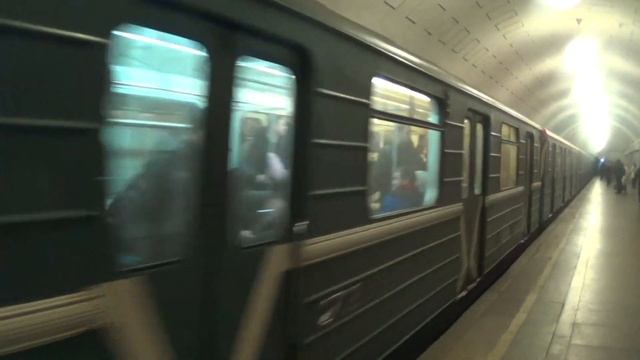 "Флаг России" Метропоезд 81-714/717 Номерной станция Охотный Ряд