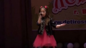 А мне бы петь и танцевать