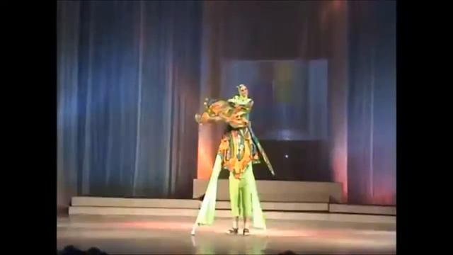 Акробат на ходулях Бабочка смотреть онлайн