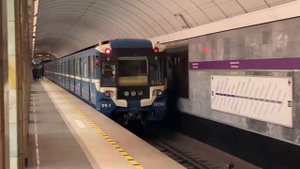 Метропоезд 81-540.7 на станции Адмиралтейская
