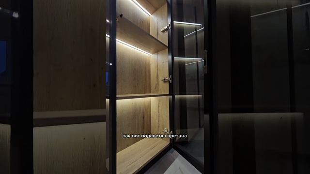 Витрина со стеклом на кухне - самое стильное и удобное решение#мебель #кухни #москва смотреть онлайн