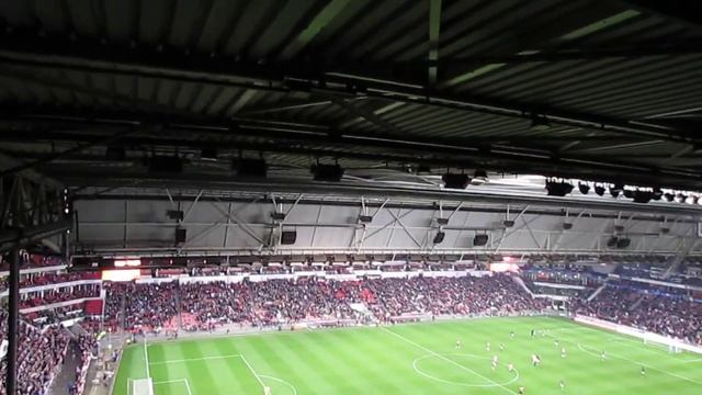 PSV fans zingen 'Mark Van Bommel' смотреть онлайн